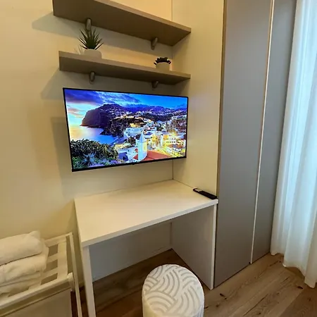 Duomo Private With Wi-fi Just Steps From The Duomo Demetra Apartment