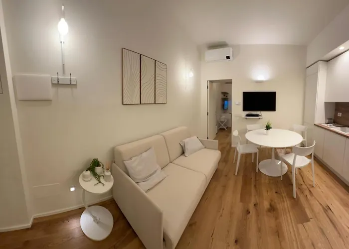 Duomo Private With Wi-fi Just Steps From The Duomo Demetra شقة